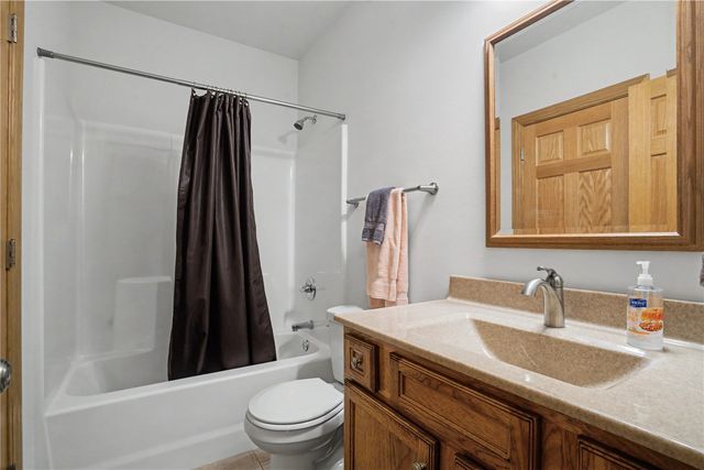 3241 Cedar River Court NE, Cedar Rapids, IA 52411