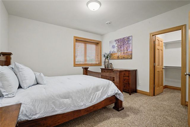 3241 Cedar River Court NE, Cedar Rapids, IA 52411