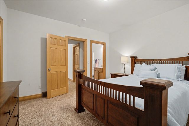 3241 Cedar River Court NE, Cedar Rapids, IA 52411