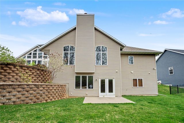 3241 Cedar River Court NE, Cedar Rapids, IA 52411