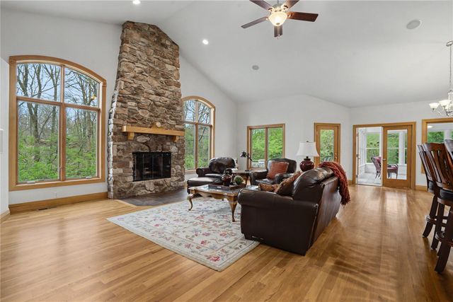 3241 Cedar River Court NE, Cedar Rapids, IA 52411