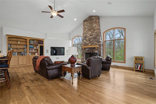 3241 Cedar River Court NE, Cedar Rapids, IA 52411