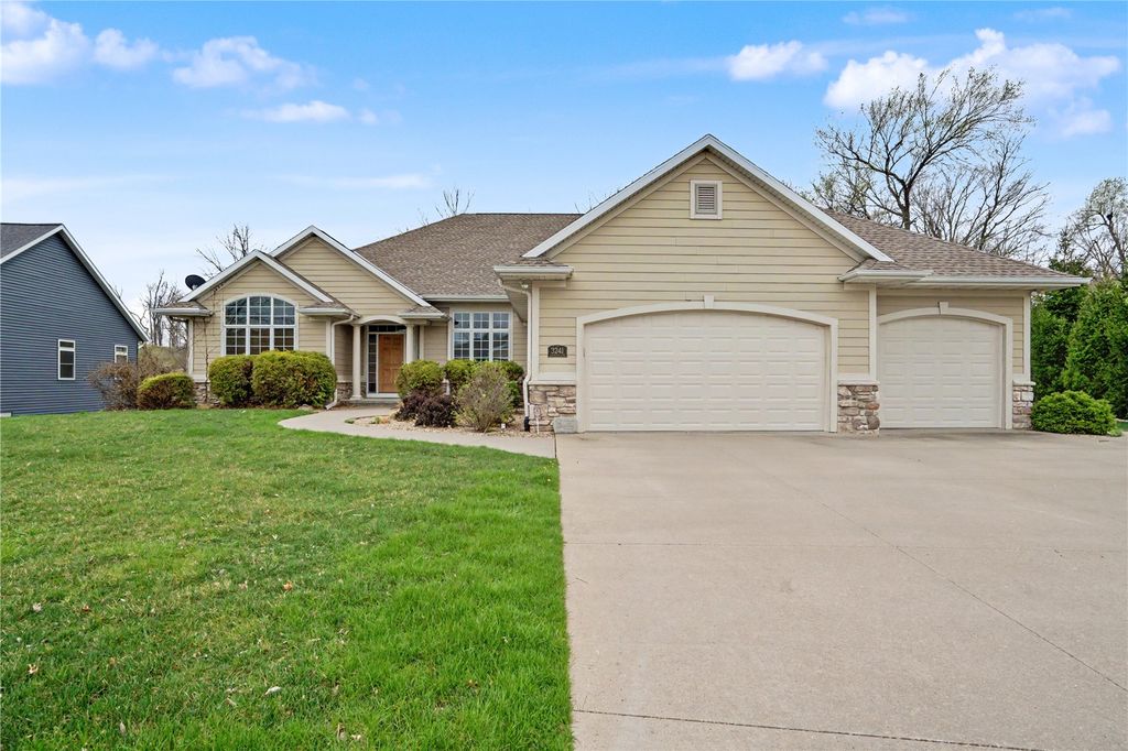 3241 Cedar River Court NE, Cedar Rapids, IA 52411