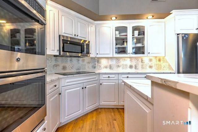 11 Priorwood Gardens 11, Cromwell, CT 06416