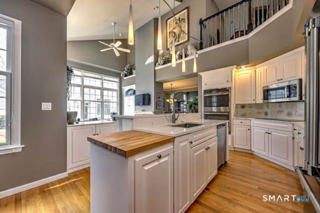 11 Priorwood Gardens 11, Cromwell, CT 06416