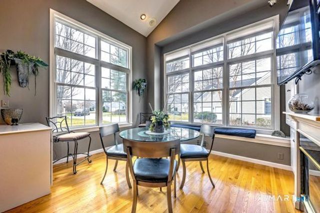 11 Priorwood Gardens 11, Cromwell, CT 06416