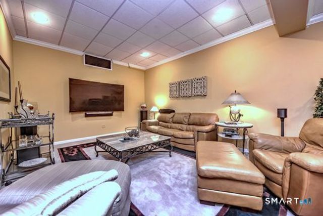 11 Priorwood Gardens 11, Cromwell, CT 06416