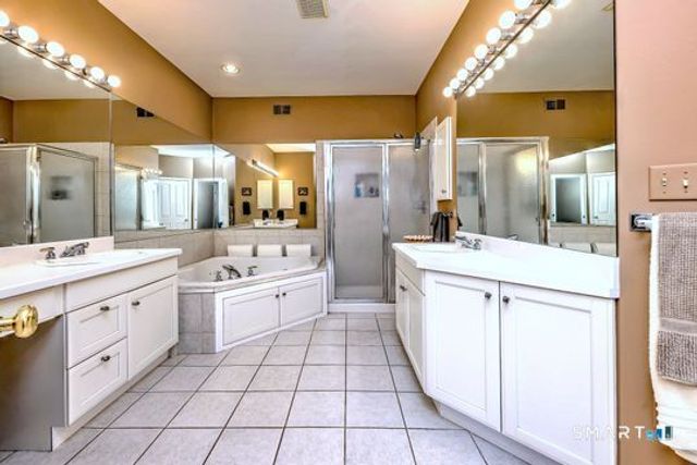 11 Priorwood Gardens 11, Cromwell, CT 06416