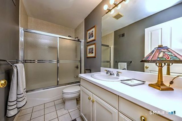 11 Priorwood Gardens 11, Cromwell, CT 06416