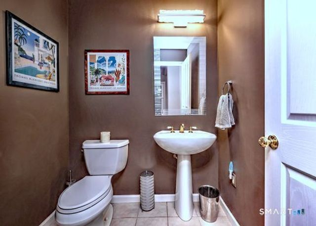 11 Priorwood Gardens 11, Cromwell, CT 06416