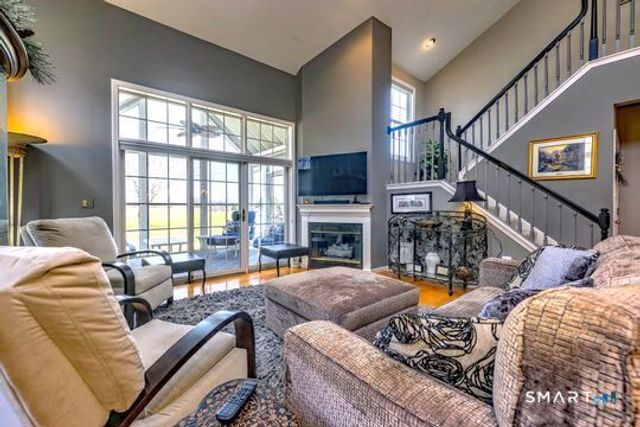 11 Priorwood Gardens 11, Cromwell, CT 06416