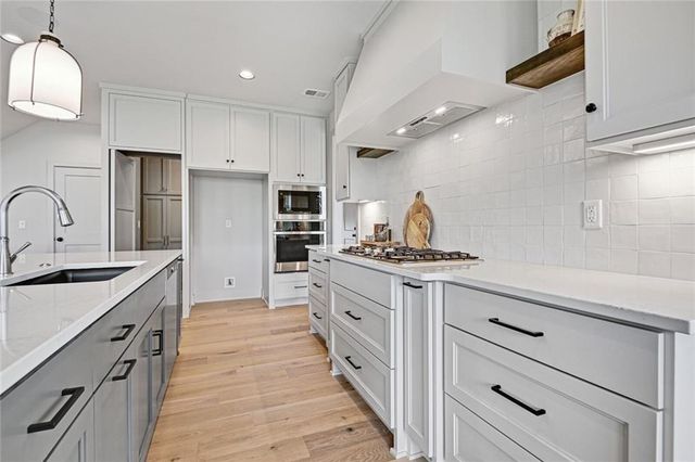 17717 Knox Street, Overland Park, KS 66221