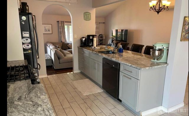 42 Albert Drive, Sayreville, NJ 08859