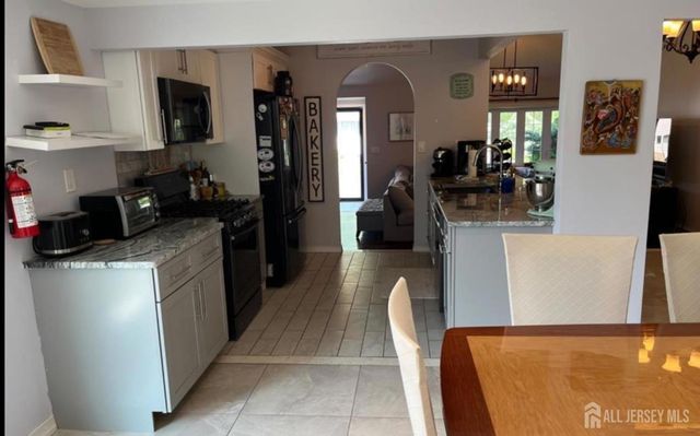 42 Albert Drive, Sayreville, NJ 08859