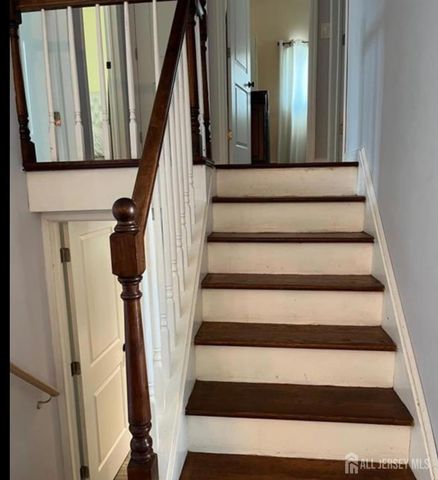 42 Albert Drive, Sayreville, NJ 08859