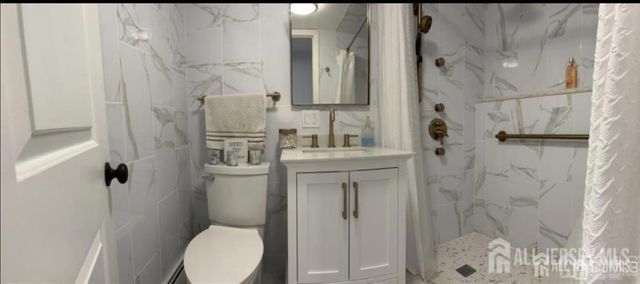 42 Albert Drive, Sayreville, NJ 08859