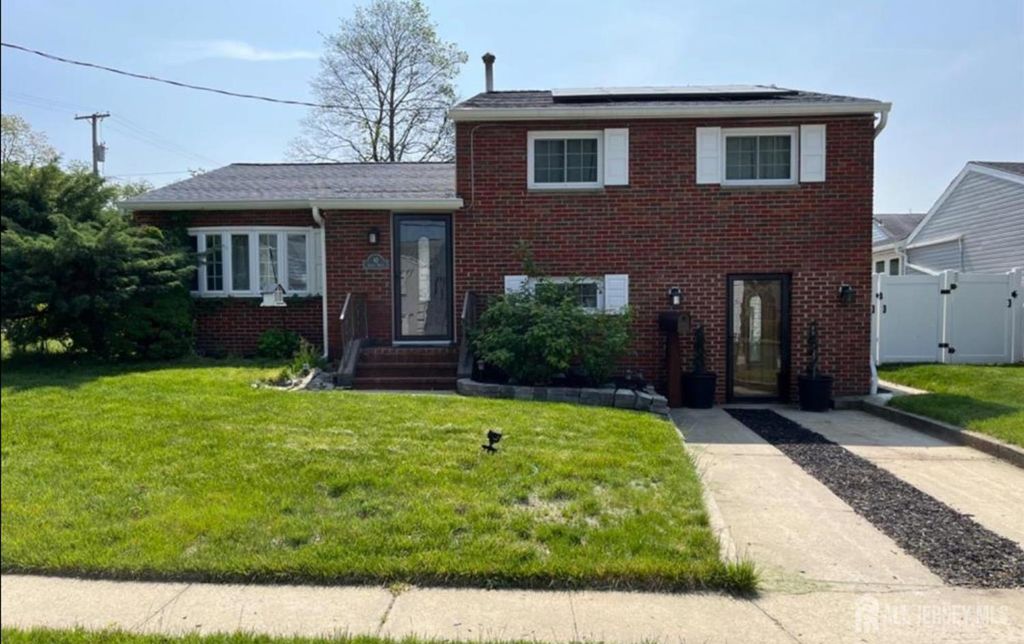 42 Albert Drive, Sayreville, NJ 08859