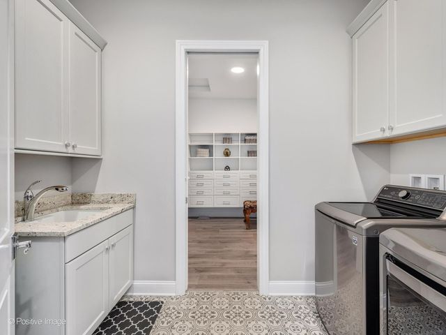 1135 Hilldale Drive, St. Charles, IL 60175