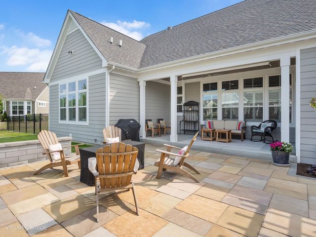 1135 Hilldale Drive, St. Charles, IL 60175