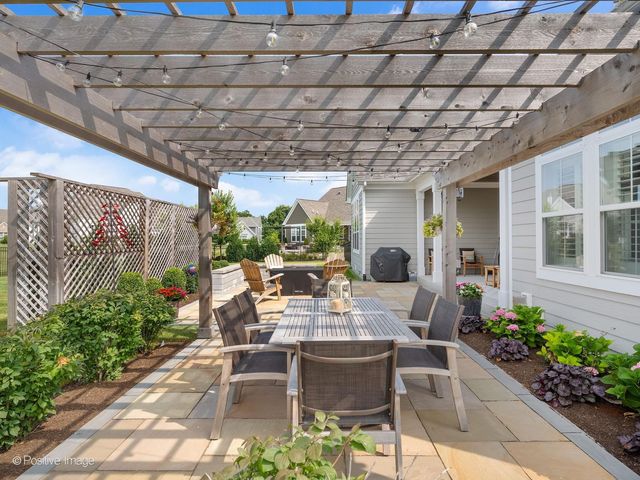 1135 Hilldale Drive, St. Charles, IL 60175
