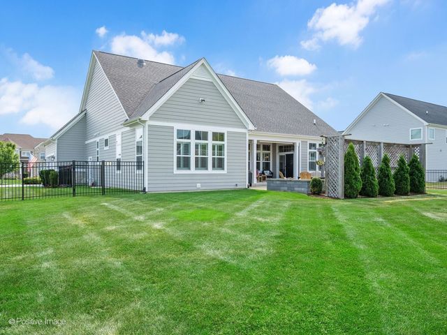 1135 Hilldale Drive, St. Charles, IL 60175