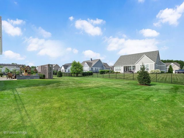 1135 Hilldale Drive, St. Charles, IL 60175