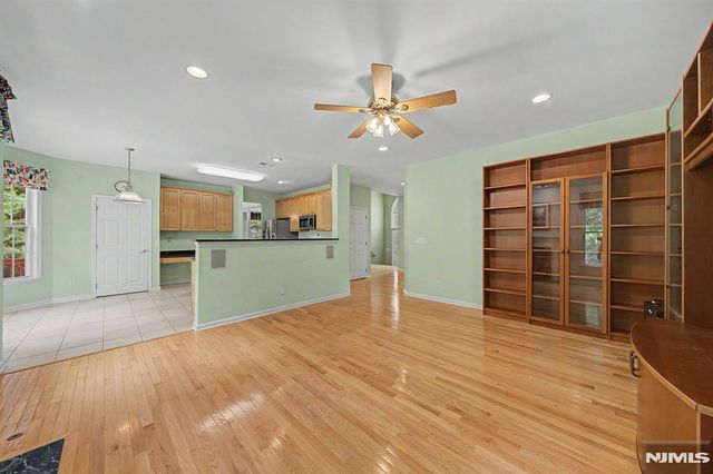 1 Skytop Ridge, Oakland, NJ 07436