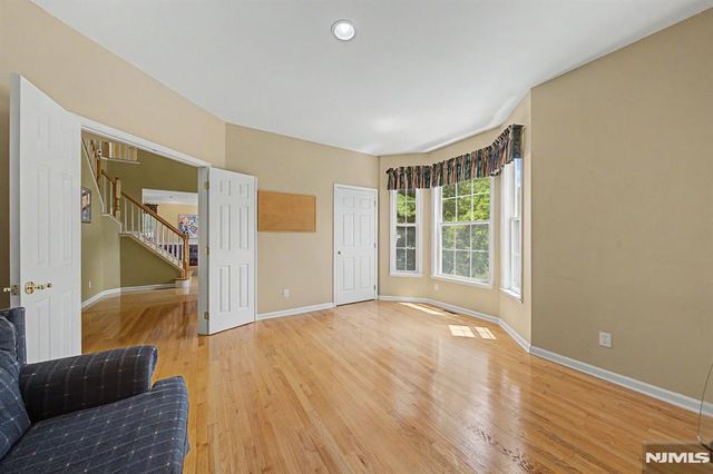1 Skytop Ridge, Oakland, NJ 07436