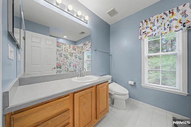 1 Skytop Ridge, Oakland, NJ 07436