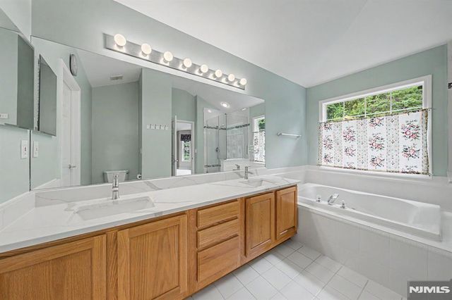 1 Skytop Ridge, Oakland, NJ 07436