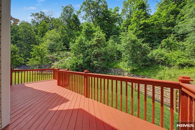 1 Skytop Ridge, Oakland, NJ 07436