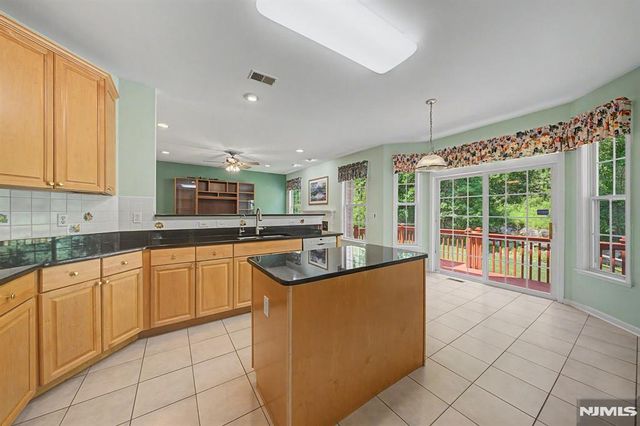 1 Skytop Ridge, Oakland, NJ 07436