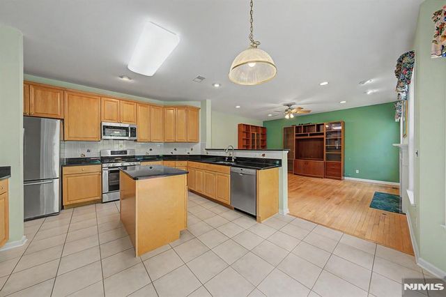 1 Skytop Ridge, Oakland, NJ 07436