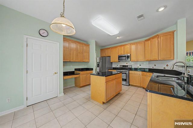 1 Skytop Ridge, Oakland, NJ 07436