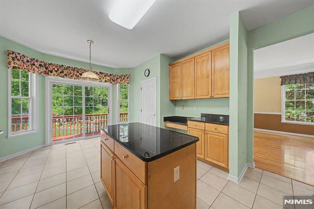 1 Skytop Ridge, Oakland, NJ 07436