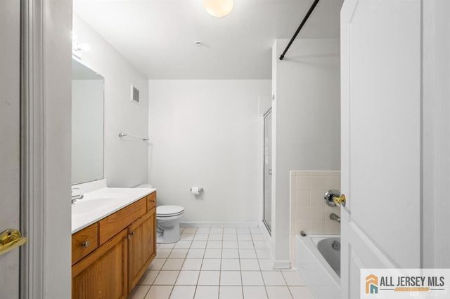 726 Cedar Court 726, New Brunswick, NJ 08901