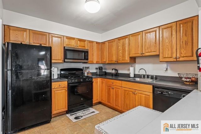 726 Cedar Court 726, New Brunswick, NJ 08901