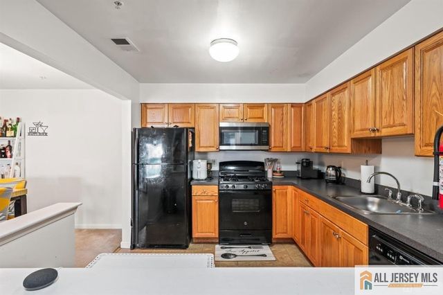 726 Cedar Court 726, New Brunswick, NJ 08901