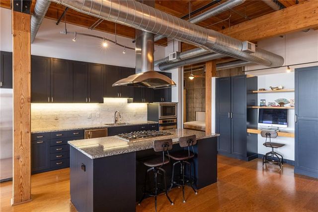 210 W 5TH Street 203, Kansas City, MO 64105