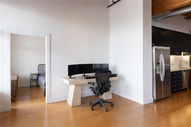 210 W 5TH Street 203, Kansas City, MO 64105