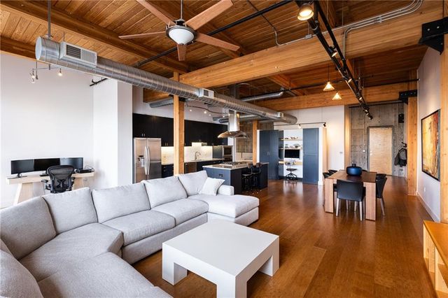 210 W 5TH Street 203, Kansas City, MO 64105