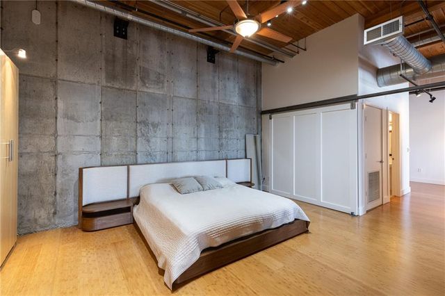 210 W 5TH Street 203, Kansas City, MO 64105