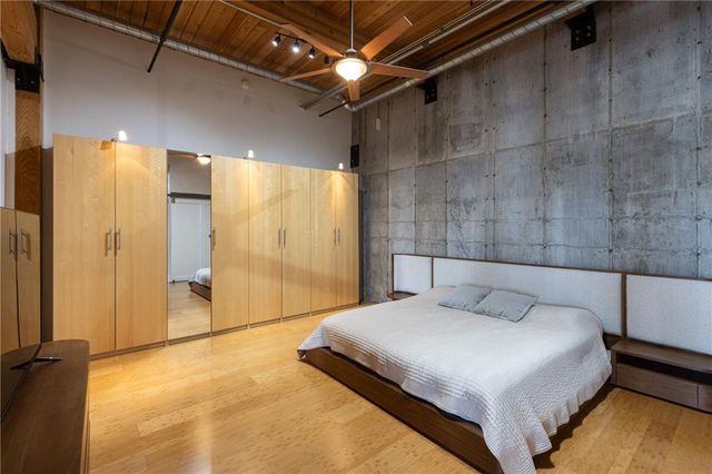 210 W 5TH Street 203, Kansas City, MO 64105