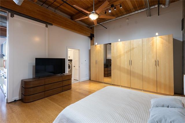 210 W 5TH Street 203, Kansas City, MO 64105