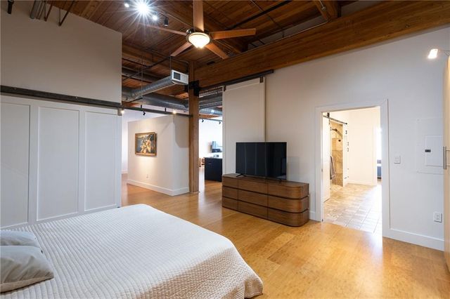 210 W 5TH Street 203, Kansas City, MO 64105