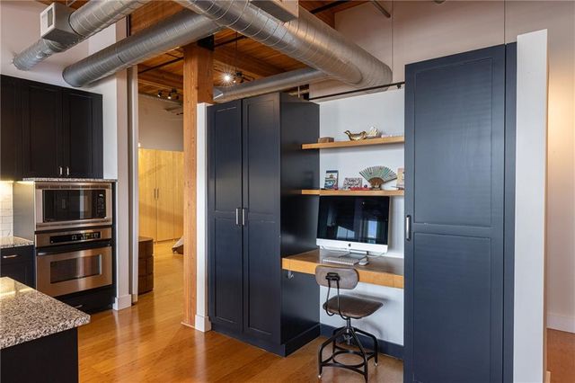 210 W 5TH Street 203, Kansas City, MO 64105