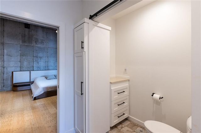 210 W 5TH Street 203, Kansas City, MO 64105