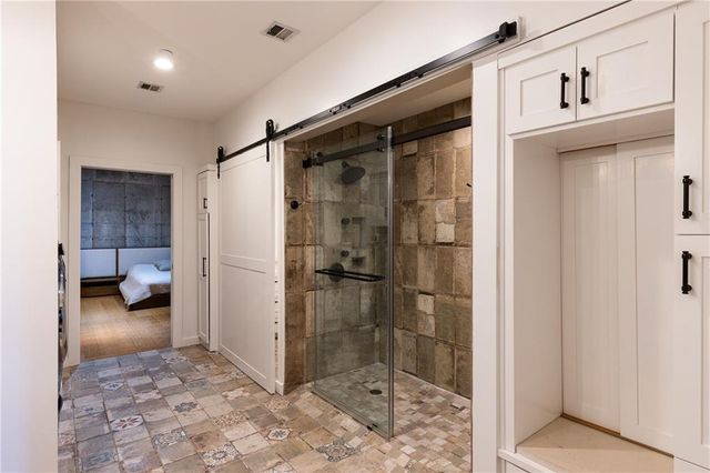 210 W 5TH Street 203, Kansas City, MO 64105