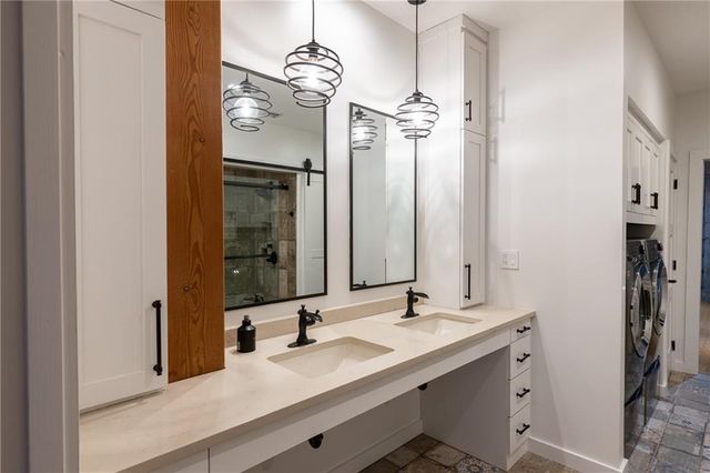 210 W 5TH Street 203, Kansas City, MO 64105