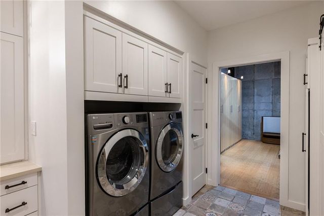 210 W 5TH Street 203, Kansas City, MO 64105